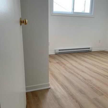 À LOUER – 4 1/2 près des Galeries de Granby. Mai, juin ou juillet - Photo 3