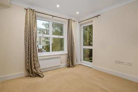 Russell Road, Town Centre, Basingstoke - Photo 3