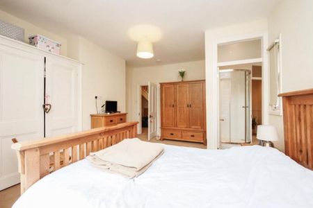 4 bedroom semi-detached house to rent - Photo 2