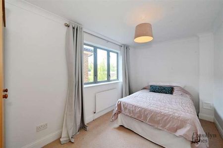 Compass Poiint, Grenade Street, London, E14 - Photo 5