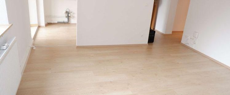 Alles NEU !!! Balkon + offener Küche im 1. OG !! - Photo 1