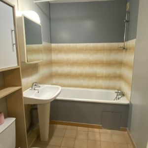 T1 climatisé de 32.19 m² proche CV Salon de Pce - Photo 3