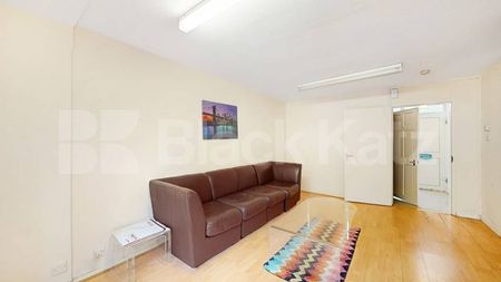 Stylish 2 Bed Split-Level Garden Flat in Prime W10 Location - Photo 2