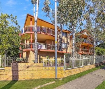 WELL PRESENTED 2-BEDROOM APARTMENT CLOSE TO TRANSPORT! - Photo 6