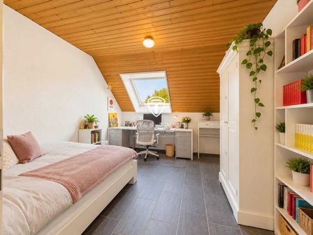 Spacious 4.5-room attic apartment with fireplace and two balconies in Effretikon - Photo 4
