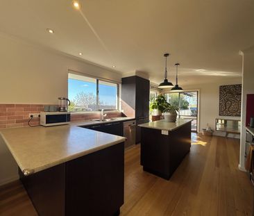 Four Bedroom Family Home - Photo 6