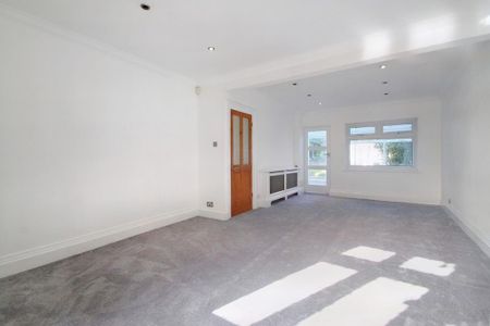 4 bedroom semi-detached house to rent - Photo 2