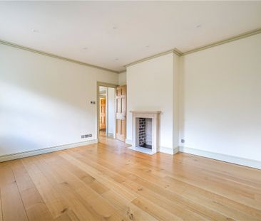 A rare opportunity to rent an exquisite Georgian Lodge House on the northern boundary of Dodington Park Estate. Set within the grounds of this magnificent Grade I Listed Georgian Country Estate. Council Tax Band E. - Photo 3