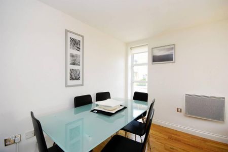 2 bedroom flat to rent - Photo 3