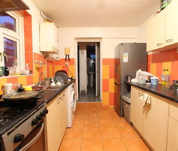 4 bedroom terraced house to rent - Photo 2