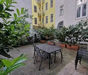 5 room apartment with courtyard terrace (newly renovated) - Photo 3