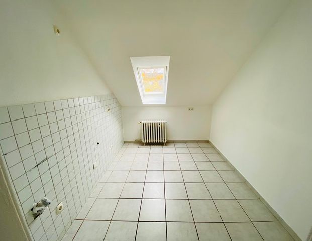 Schöne 2-Zimmer Dachgeschosswohnung in MG-Windberg - Photo 1