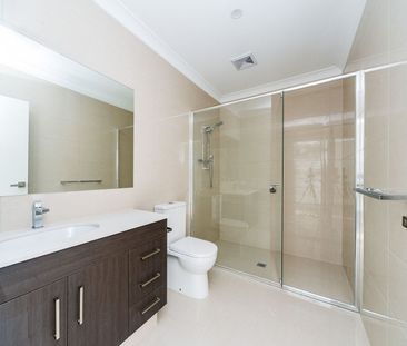 16/156 Marina Quays Boulevard, Hope Island QLD 4212 - Villa For Ren... - Photo 4