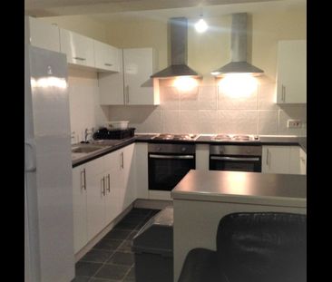 8 Bed Flat, Hanover Street, S3 - Photo 2