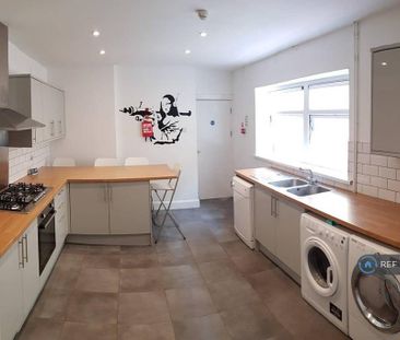 1 bedroom in a house share to rent - Photo 5