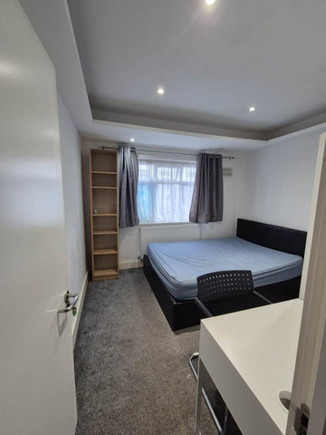 1 bedroom in a house share to rent - Photo 3