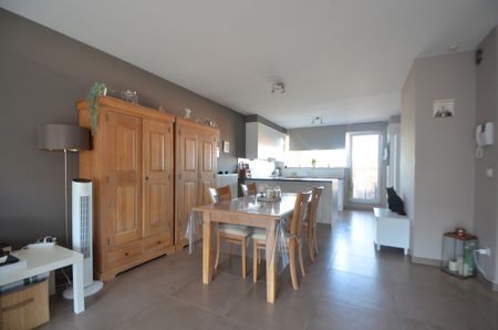 Te huur: Duplex met 3 slpk en parking in centrum Maldegem - Photo 4