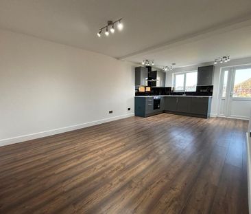 3 bedroom apartment to rent - Photo 5