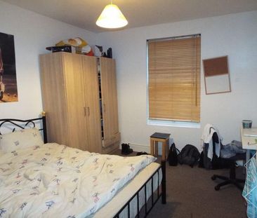 4 bedroom terraced house to rent - Photo 5