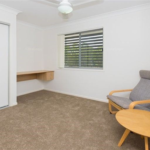 FOR RENT - MODERN 3-BEDROOM TOWNHOUSE - Photo 1