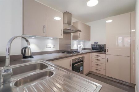 4 bedroom terraced house to rent - Photo 2