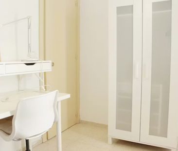 Calle Buiza y Mensaque, Sevilla, Andalusia 41004 - Photo 4