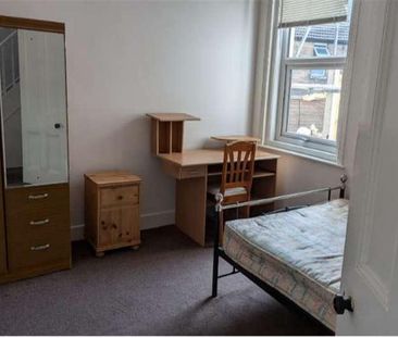 Bedroom Detached House In Charminster, BH8 - Photo 1