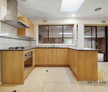 Comfortable Family Home in Hoppers Crossing - Photo 4