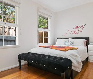 Single-level simplicity paired with unbeatable location! - Photo 5