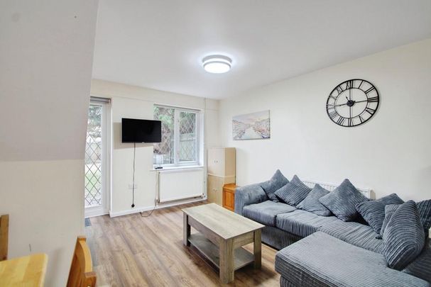 3 bedroom semi-detached house to rent - Photo 1