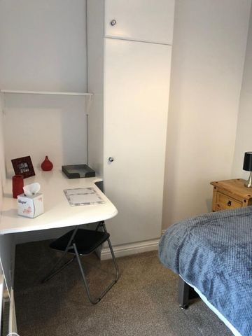 5 bedroom terraced house to rent - Photo 4