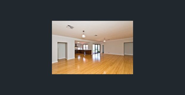 Modern and Private Rooms – 92 Columbia Parkway, Piara Waters - Photo 1