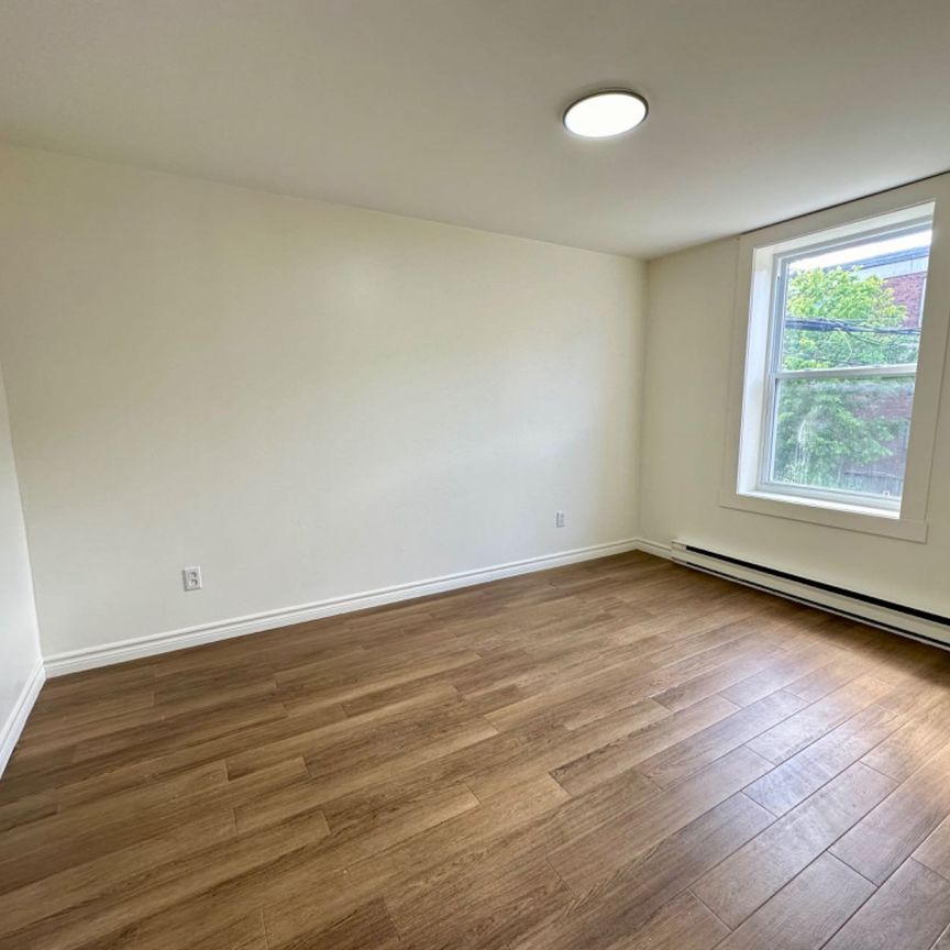 1900 Av. Aird, Montréal (Mercier/Hochelaga-Maisonneuve), H1V2V6 - Photo 1