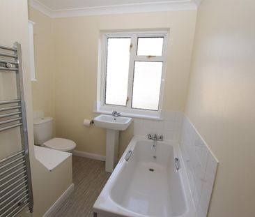 2 bedroom Terraced House to let - Photo 3