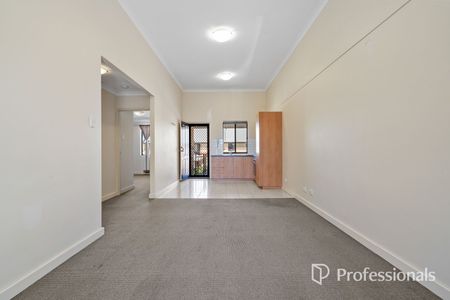 Fantastic Sunlit Apartment in Prime Midland Location! - Photo 3