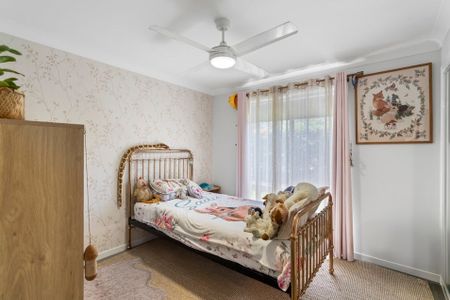 Modern 4-Bedroom Home on 1 Acre WITH POOL & SOLAR! - Photo 5