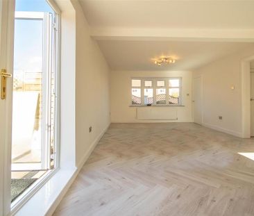 4 bedroom detached house to rent - Photo 1