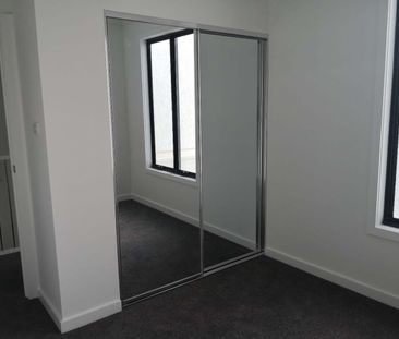 4-bedroom townhouse for lease now - Photo 3