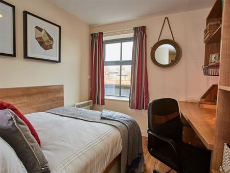 1 bedroom in a flat share to rent - Photo 4