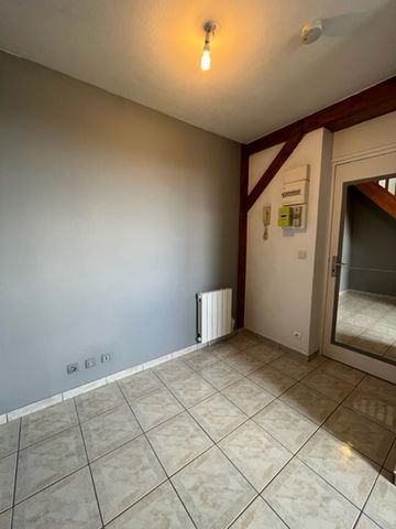 Appartement à louer - REIMS - PROCHE JEAN JAURES - Photo 2