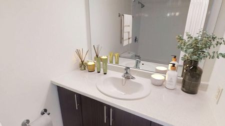 2470 Southvale Cres, Hawthorne Meadows - Sheffield Glen, Ottawa, ON - Photo 5
