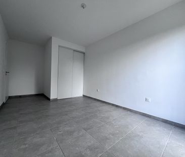 Appartement 3 pièces 64m2 MARSEILLE 9EME 1 075 euros - Photo 1