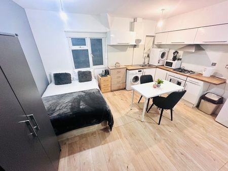 Room in a Shared House, Kilburn High Road, NW6 - Photo 3