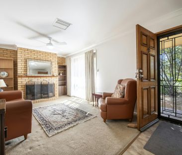 Three Bedroom Family Home in a Quiet, Established Neighbourhood - Photo 5