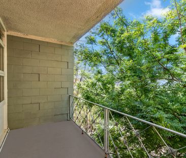 SOPHISTICATED ONE-BEDROOM! - Photo 5