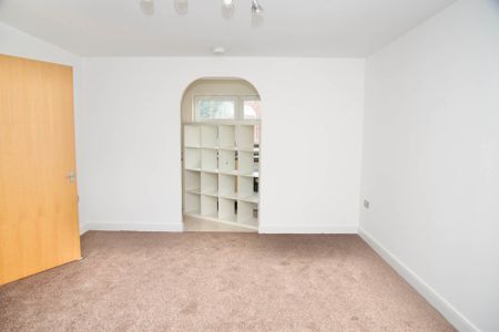 Fixed Price £1,500 pcm - Available Now - Unfurnished - Photo 4