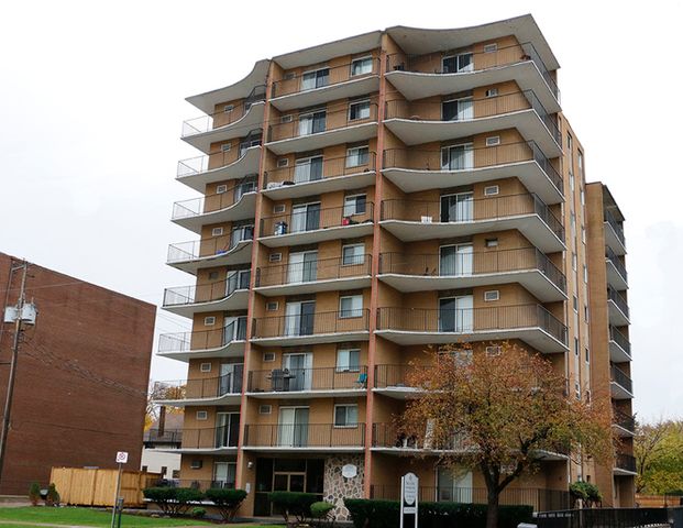 University Towers | 2255 University Ave. W., Windsor - Photo 1