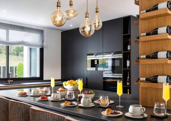 6 bedroom luxury Villa for rent in Nueva Andalucia, Spain