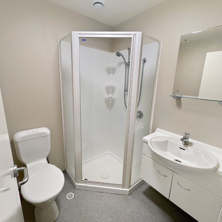 SECURE CENTRAL STUDIO APARTMENT - Photo 1