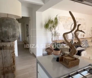 Charming 3-Bedroom Townhouse with Private Pool in Cala de Bou – Ava... - Photo 3